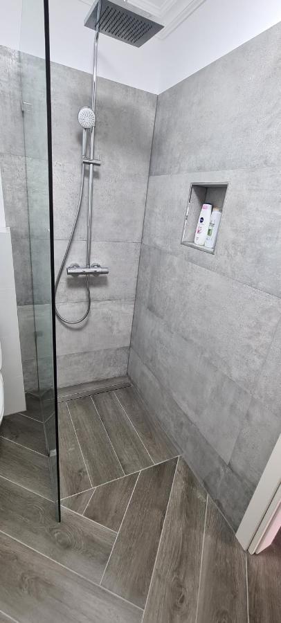 White Rezidence Apartment Curtea De Arges Luaran gambar