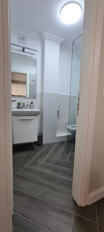 White Rezidence Apartment Curtea De Arges Luaran gambar