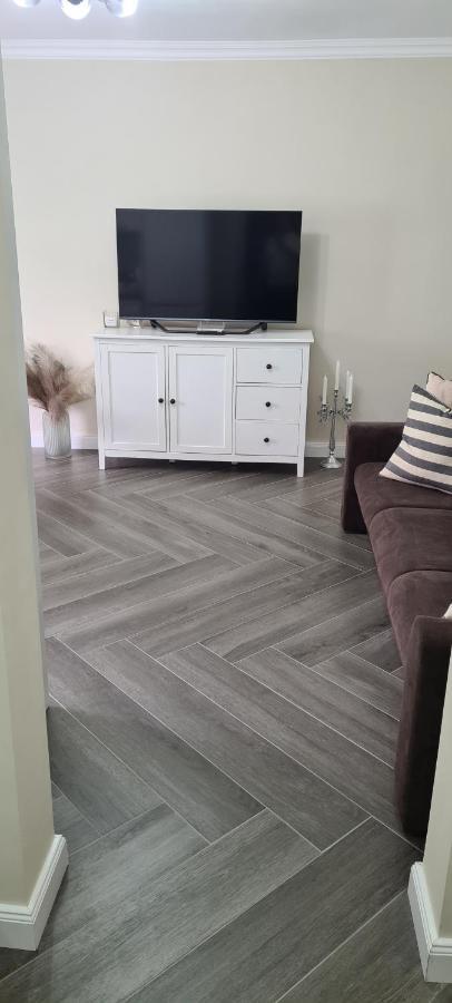White Rezidence Apartment Curtea De Arges Luaran gambar